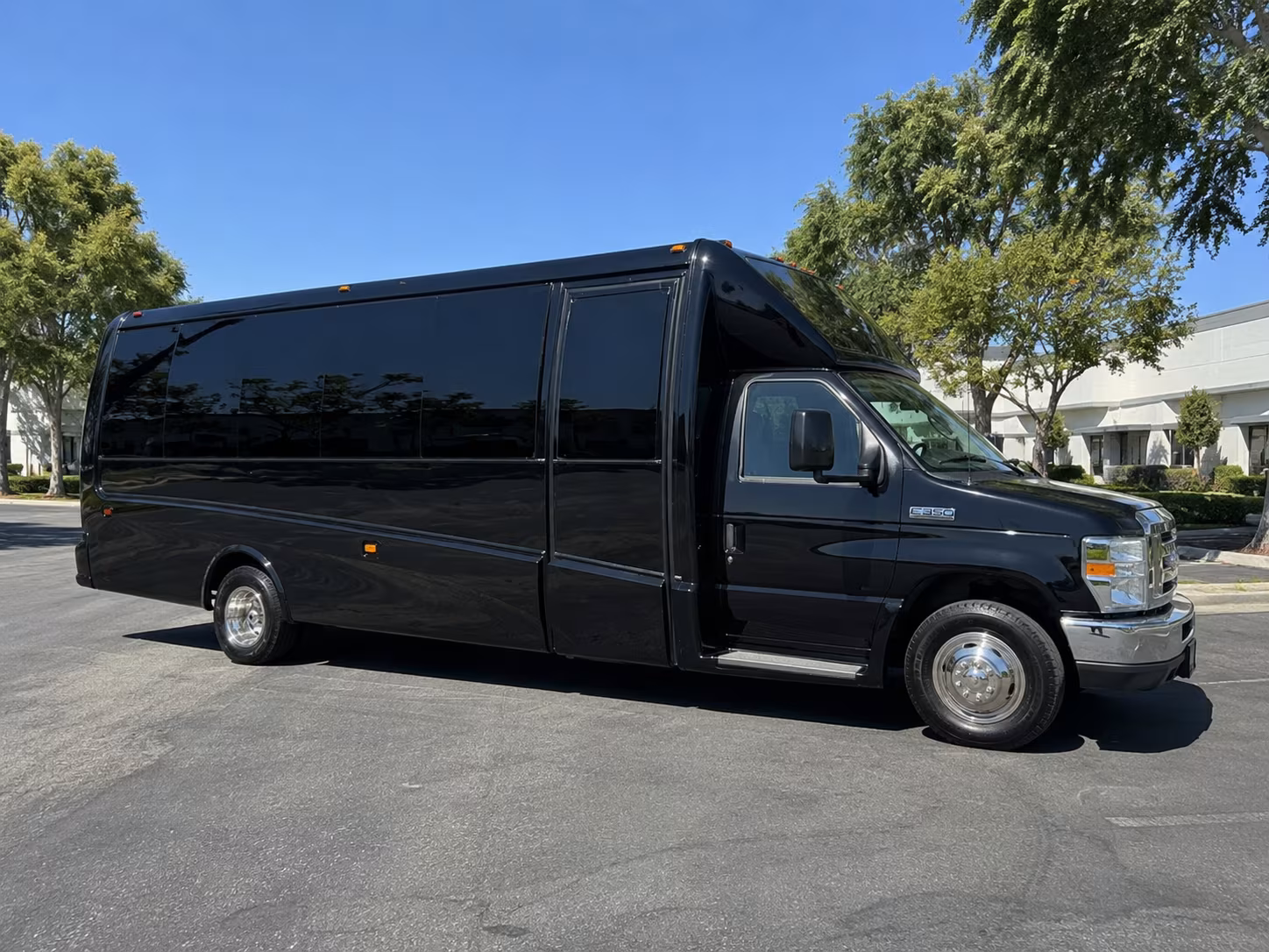 rent an oxnard prom party bus or charter bus today